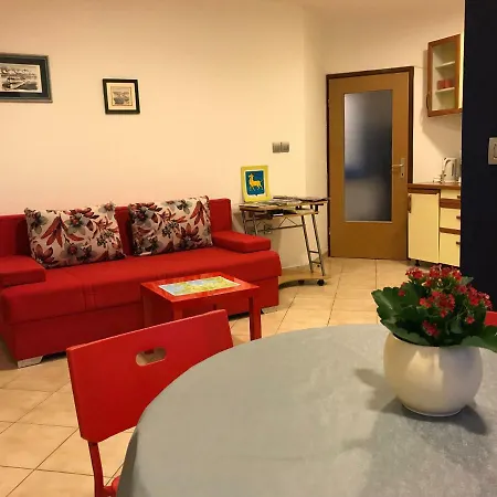 Center - Near The Central Bus Station Apartment Pula